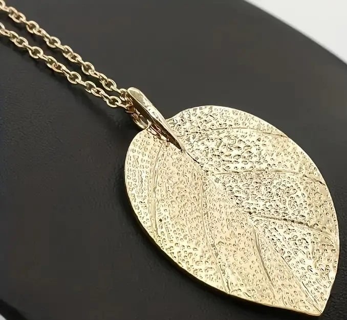 "New" Stunning Leaf-Shaped Pendant Necklace 16