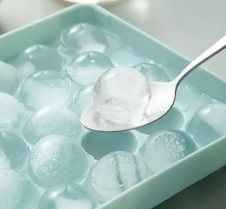 "New" Food-Grade Ice Ball Maker with Lid - Perfect for Whiskey & Cocktails 20