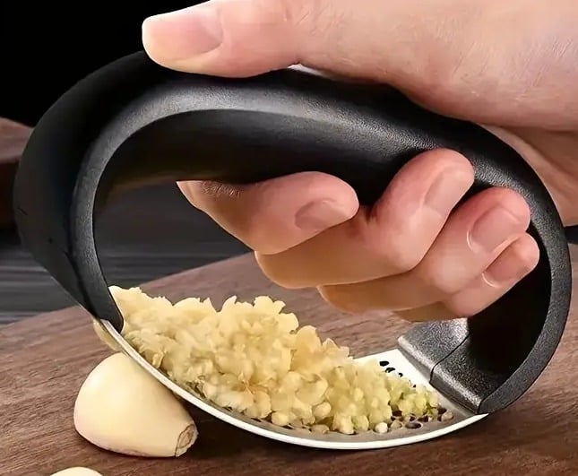 "New" Stainless Steel Manual Garlic Masher 17