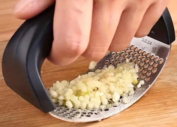 "New" Stainless Steel Manual Garlic Masher 17