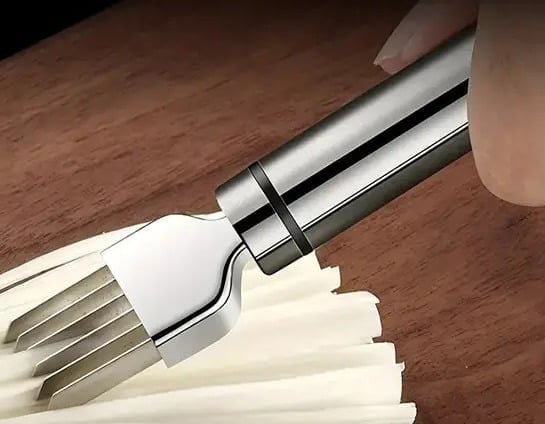 "New" Stainless Steel Onion Cutter/Shredder 19