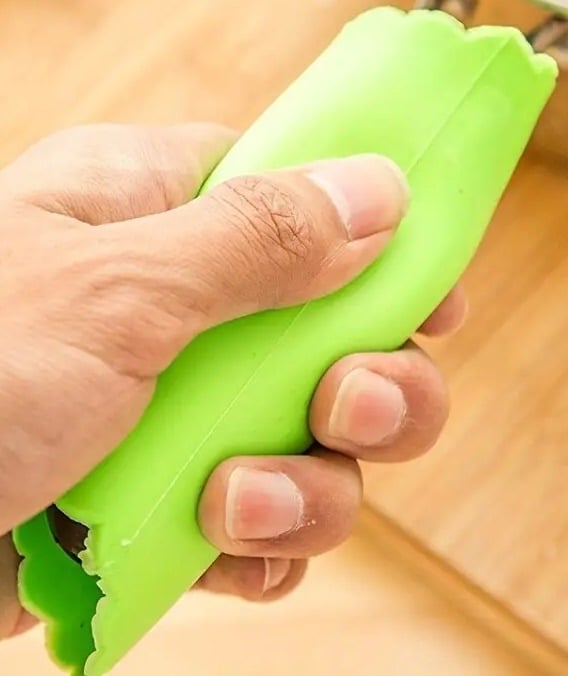 "New" Silicone Garlic Roller Peeler 16