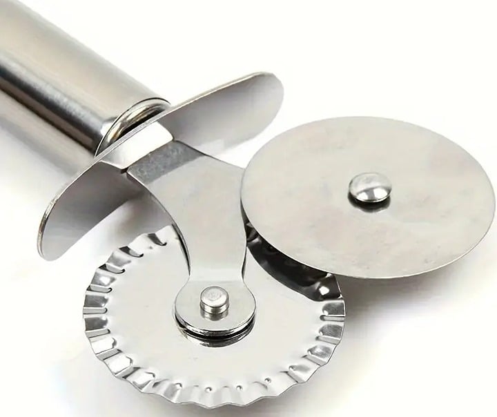 "New" Dual-Wheel Stainless Steel Pizza Cutter w/Decorative Crimped Edge       20