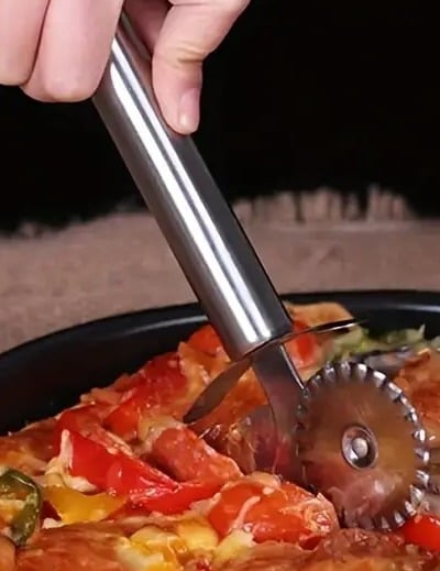 "New" Dual-Wheel Stainless Steel Pizza Cutter w/Decorative Crimped Edge       20