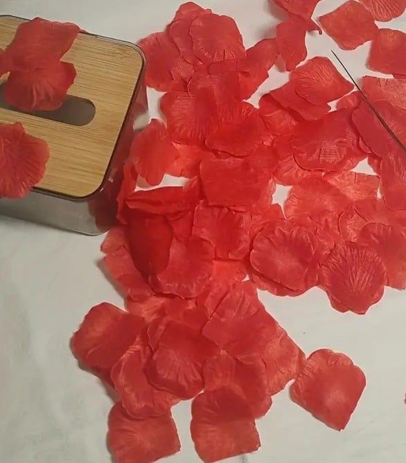 "New" 100Pcs Silk Rose Petals for Valentine's Day - 2" Faux Floral            14