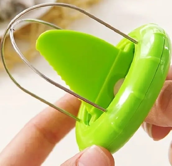 "New" 1 Pc Kiwi Peeler: An Easy-to-Use Splitter for Special Fruits            19