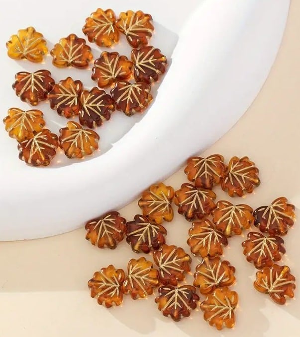 "New" 30 Retro Maple Leaf Beads                                               16